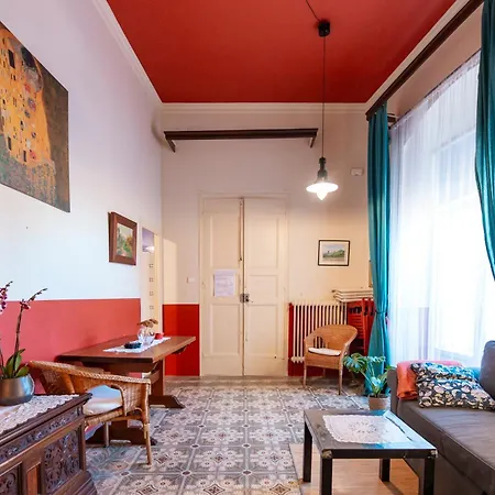 Apartament Sanllehi